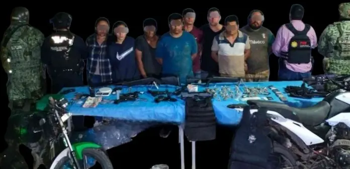 Operativo de cateo en San Andrés Tuxtla deja ocho detenidos y aseguramiento de armas y drogas