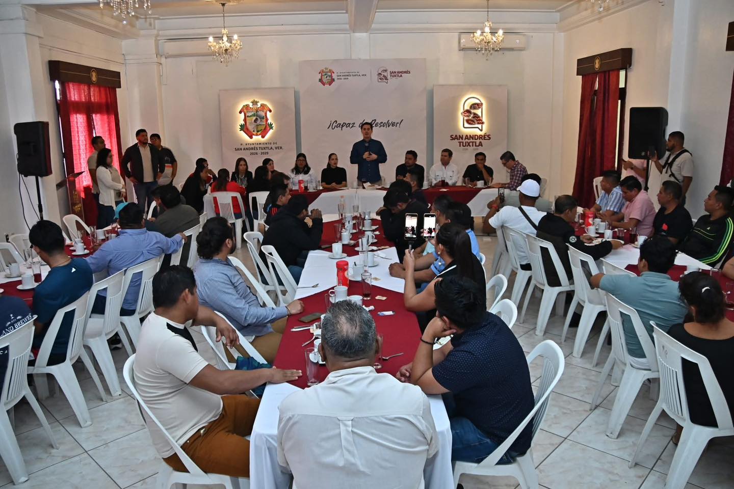 A un mes de asumir el cargo, Alcalde, Lic. Rafa Fararoni reafirma compromiso con San Andrés Tuxtla