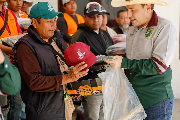 Noé Cadena pone orden y fortalece el área de Limpia Pública con entrega de uniformes