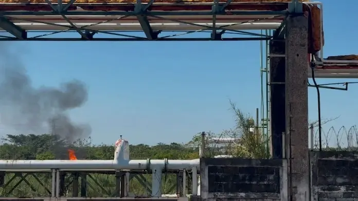 Emergencia en terminal marítima de Pemex de Coatzacoalcos por conato de incendio en ducto