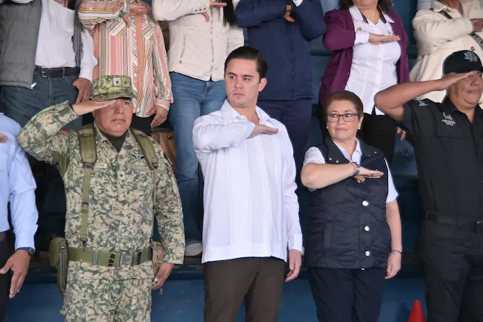 Alcalde Rafa Fararoni encabeza honores a la bandera y conmemoración del aniversario del Instituto Cultural de San Andrés Tuxtla