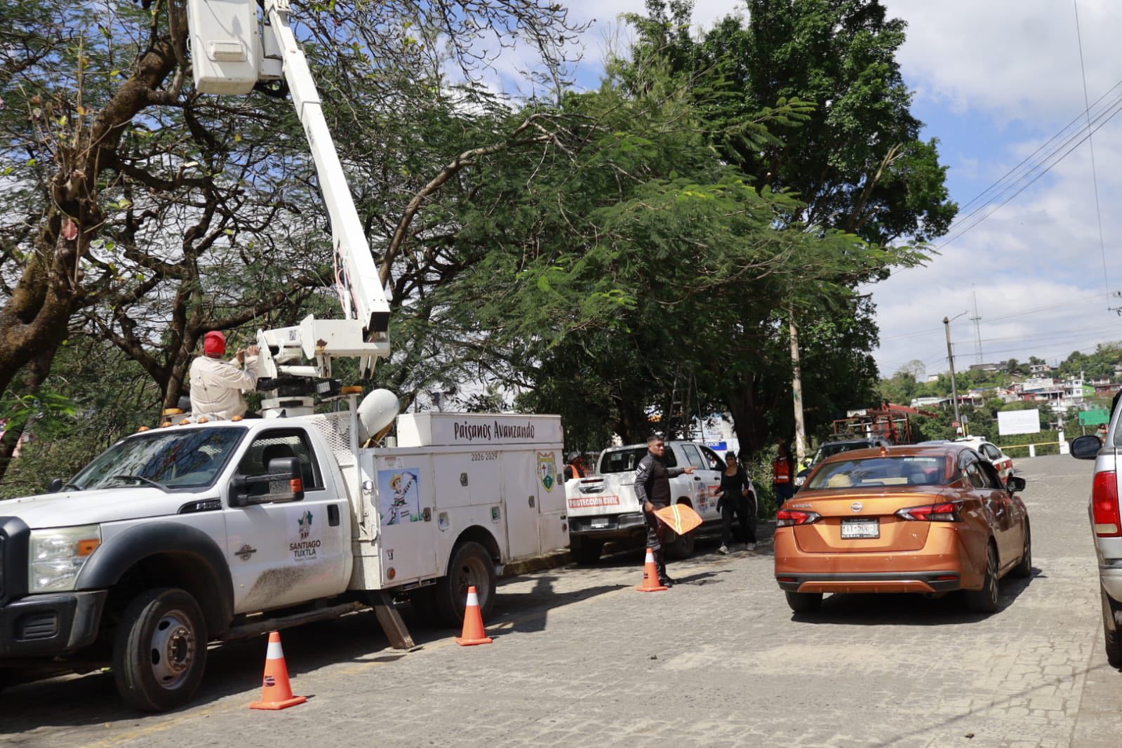 Paisanos mi instrucción es clara:  ¡TRABAJAR INCLUSO DOMINGOS PARA DEVOLVER A SANTIAGO TUXTLA SU GRANDEZA!