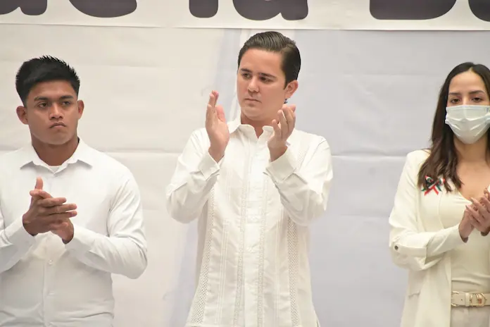 Bandera de México orgullo nacional, orgullo de San Andrés Tuxtla: Alcalde Rafa Fararoni Magaña