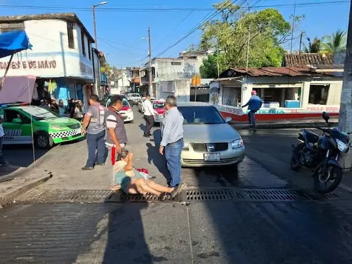 Atropellan a adulta mayor en pleno centro de San Andrés Tuxtla