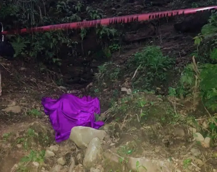 Cae de un barranco y muere mientras cortaba café en Coscomatepec