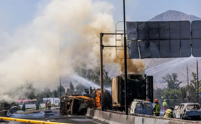 Camión de gas explota en autopista de Chile; hay 4 muertos