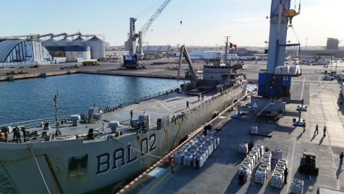 Sheinbaum envía a Cuba más de 814 toneladas de leche, carne, galletas, frijol y aceite vegetal desde el Puerto de Veracruz