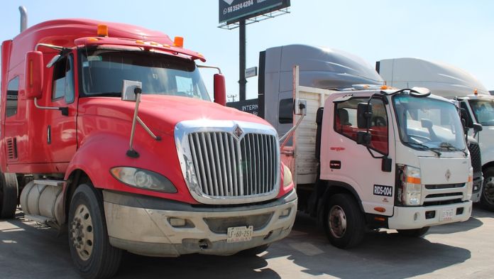 Cae un 46% la venta de camiones pesados en el país: AMDA