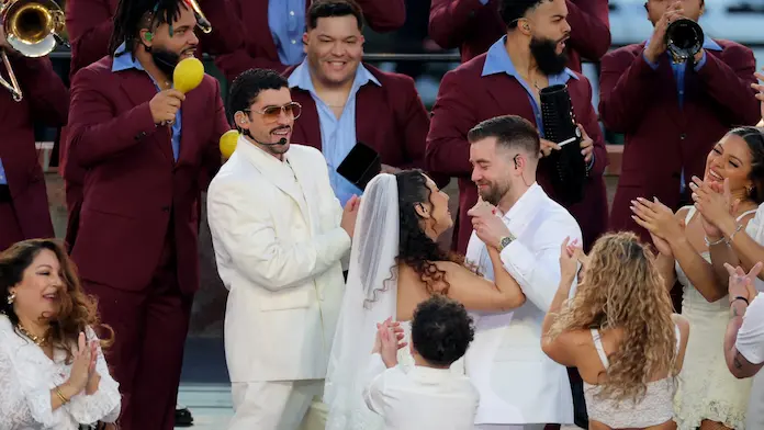 «De los mejores días de mi vida»: novia que se casó en el show de Bad Bunny en el Super Bowl se sincera