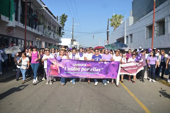 Con paso firme, con unión se llevó a cabo en San Andrés Tuxtla la Caminata 8M “Unidos por ellas”