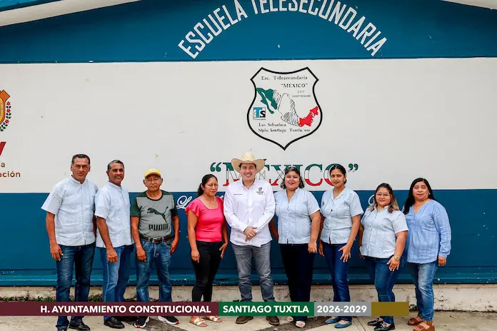Alcalde Noé Domínguez Cadena realiza visita de trabajo en Sehualaca y atiende necesidades del sector educativo