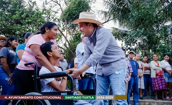 Gobierno de Santiago Tuxtla fortalece servicios en comunidades; alcalde Noé Cadena cumple en Texcochapan de Abajo con luminaria