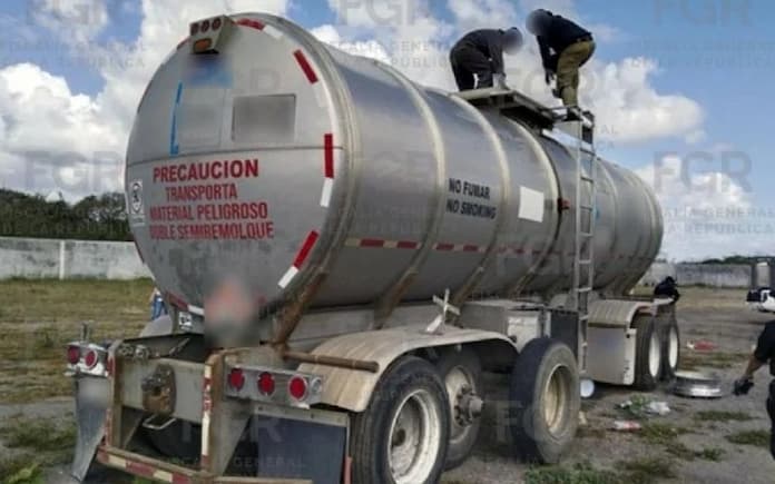 FGR asegura 73 mil litros de hidrocarburo tras cateo en Medellín de Bravo
