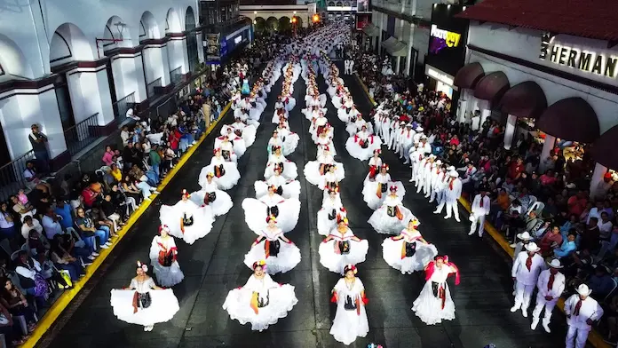 En San Andrés Tuxtla, se presentó el Gran Monumental de «La Bruja» y «La Bamba»