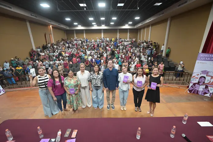 Presentan Cartilla de los Derechos de las Mujeres en San Andrés Tuxtla