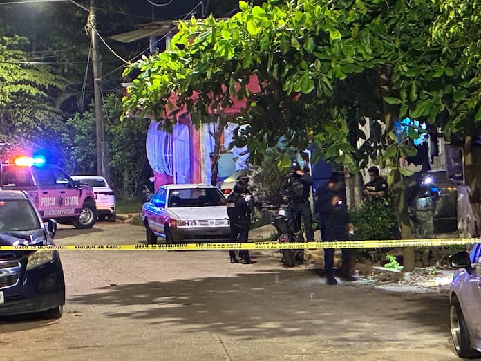 Balean a sujeto y menor sale herida por daño colateral en Cosoleacaque