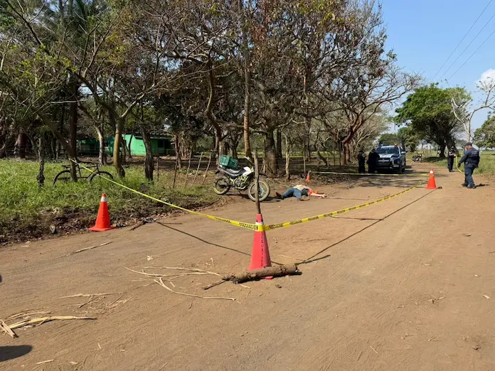 Ejecutan a balazos a masculino y dejan a otro herido, en Ángel R. Cabada