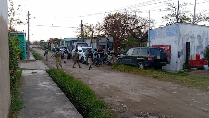 Ejecutan a hombre frente a su casa en Coatzacoalcos