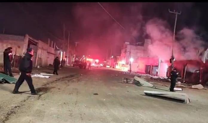 Explosión desata incendio de gasera en Chalco; hay 1 persona lesionada