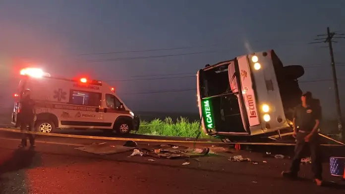 Muere madre y bebé, originarias de San Andrés Tuxtla, tras volcadura de autobús en carretera Alvarado–Paso del Toro