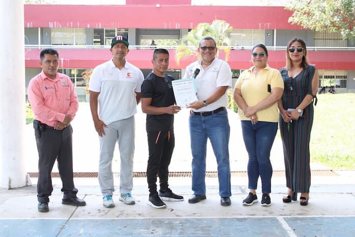 💯𝐄𝐧 𝐞𝐥 𝐓𝐞𝐜 𝐝𝐞 𝐒𝐚𝐧 𝐀𝐧𝐝𝐫𝐞́𝐬, 𝐞𝐬𝐭𝐮𝐝𝐢𝐚𝐧𝐭𝐞𝐬 𝐩𝐚𝐫𝐭𝐢𝐜𝐢𝐩𝐚𝐧 𝐞𝐧 𝐥𝐚 𝐜𝐨𝐧𝐟𝐞𝐫𝐞𝐧𝐜𝐢𝐚: “𝐀𝐜𝐭𝐢𝐯𝐢𝐝𝐚𝐝 𝐅𝐢́𝐬𝐢𝐜𝐚 𝐯𝐬 𝐄𝐧𝐭𝐫𝐞𝐧𝐚𝐦𝐢𝐞𝐧𝐭𝐨 𝐅𝐢́𝐬𝐢𝐜𝐨”.