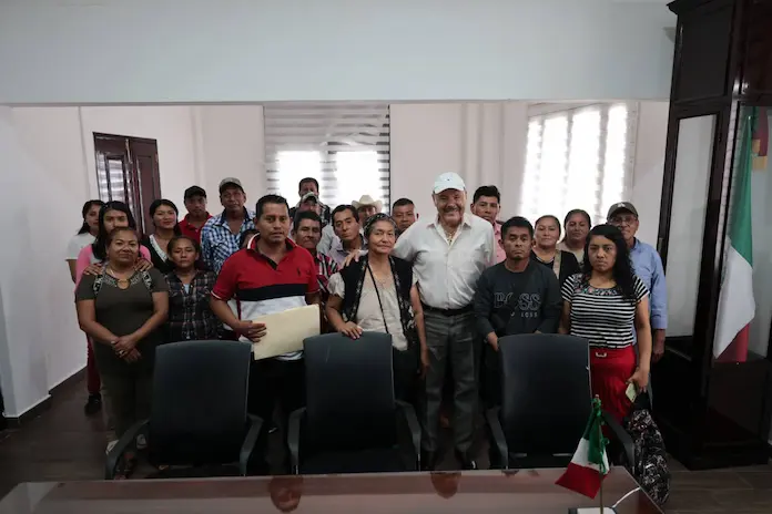 Alcalde de Catemaco escucha a las y los vecinos de La Candelaria