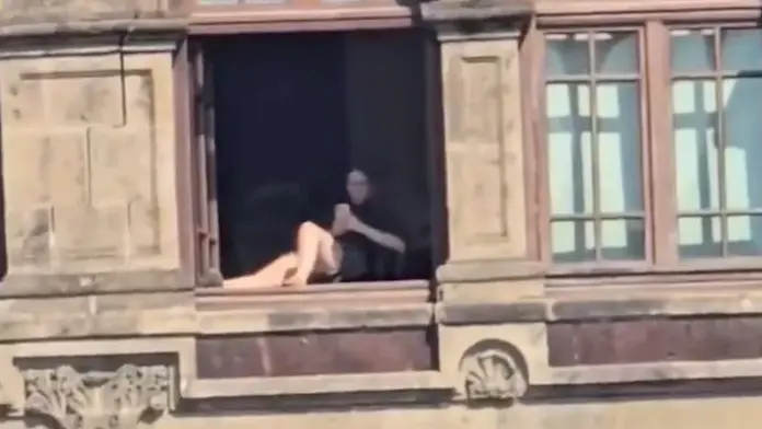 Sheinbaum confirma que una mujer salió a tomar el sol en una ventana de Palacio Nacional