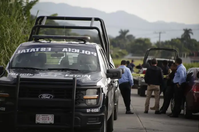 Hallan cadáver dentro de vehículo abandonado en la Córdoba-Veracruz