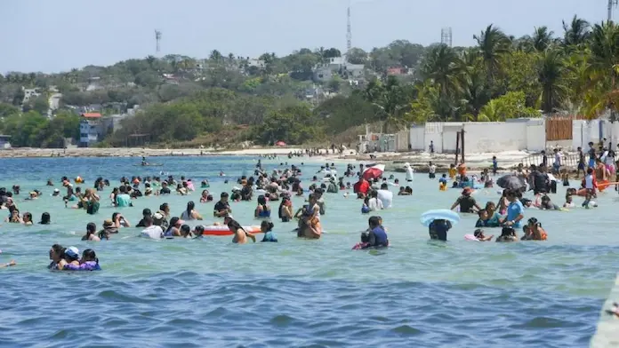 Sólo una playa en México no es apta para visitar esta Semana Santa pese a derrame, según Cofepris