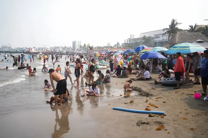 Veracruz alcanza 80% de ocupación turística en Semana Santa; se revisará limpieza de playas: Sheinbaum