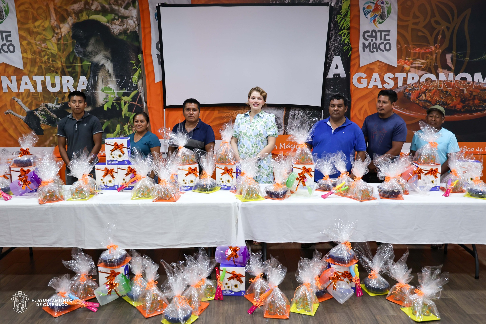 Ayuntamiento de Catemaco reconoce a madres de las comunidades