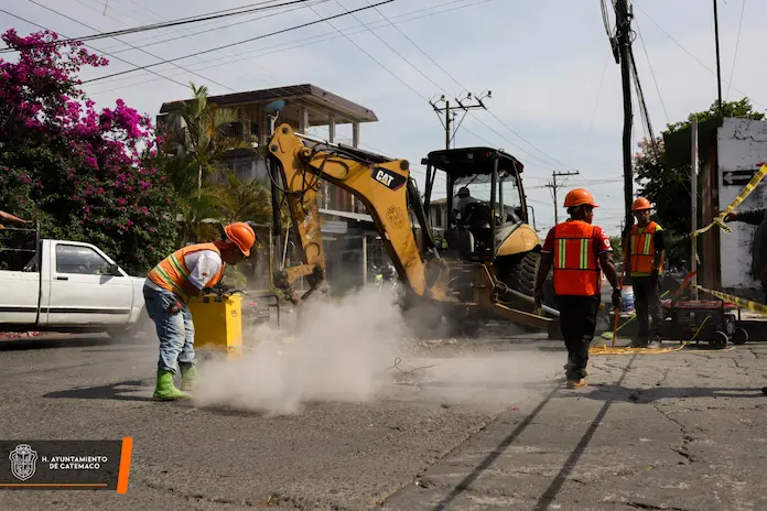 Continúan trabajos de rehabilitación en vialidades del municipio Catemaco