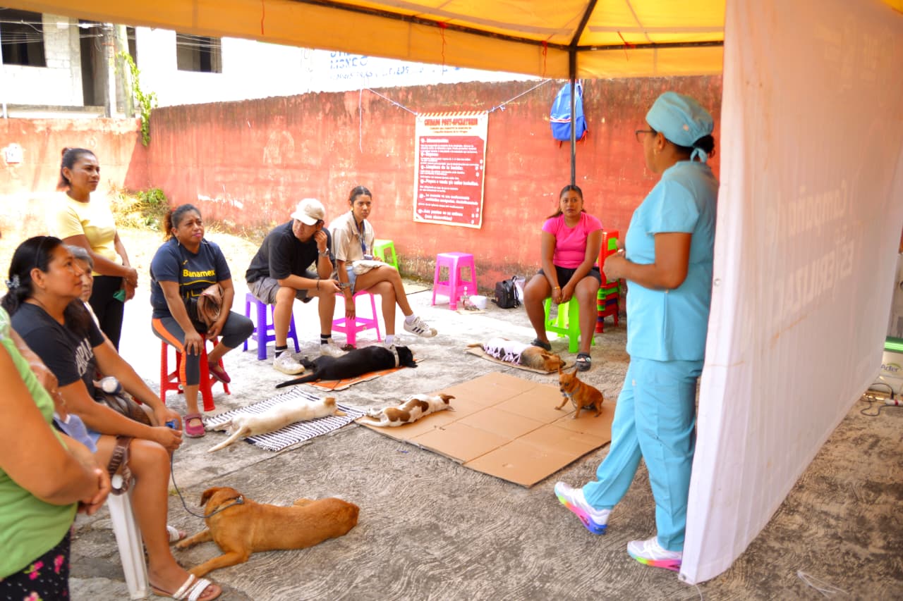 DIF de San Andrés Tuxtla lleva el programa  “Enchulamiento” a la colonia Emiliano Zapata!