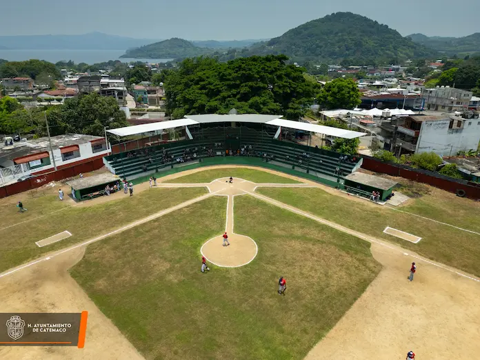 Catemaco impulsa el béisbol con jornadas deportivas familiares