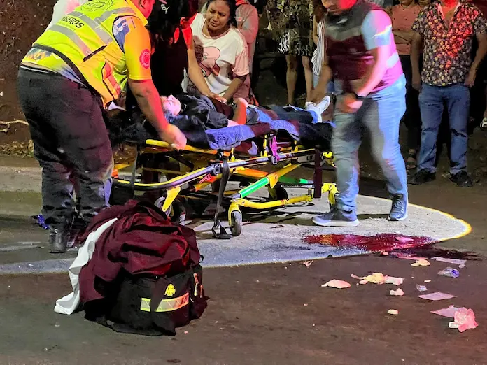 Choque entre moto y auto deja una menor fallecida y dos heridas en la carretera federal 180 en San Andrés Tuxtla