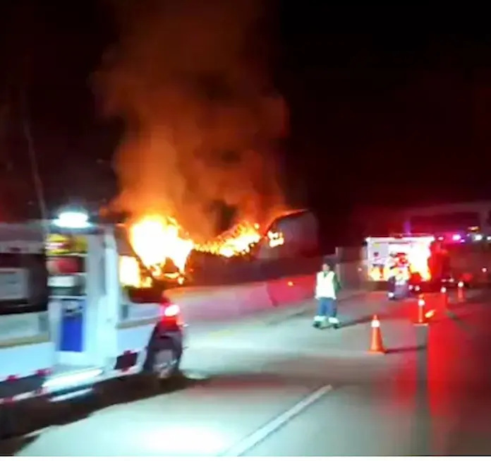 Operador de tráiler muere tras choque e incendio en tramo Acatzingo-Ciudad Mendoza