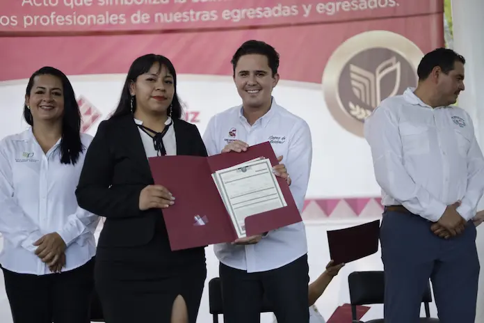 💯𝐓𝐞𝐜𝐍𝐌 𝐜𝐚𝐦𝐩𝐮𝐬 𝐒𝐚𝐧 𝐀𝐧𝐝𝐫𝐞́𝐬 𝐓𝐮𝐱𝐭𝐥𝐚 𝐫𝐞𝐚𝐥𝐢𝐳𝐚 𝐞𝐧𝐭𝐫𝐞𝐠𝐚 𝐝𝐞 𝟏𝟒𝟎 𝐭𝐢́𝐭𝐮𝐥𝐨𝐬 𝐞𝐥𝐞𝐜𝐭𝐫𝐨́𝐧𝐢𝐜𝐨𝐬