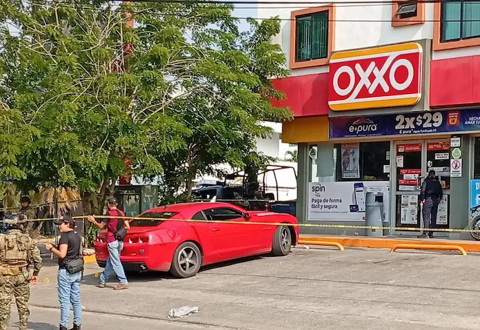 Ataque armado frente a tienda de conveniencia moviliza a corporaciones en Tuxpan