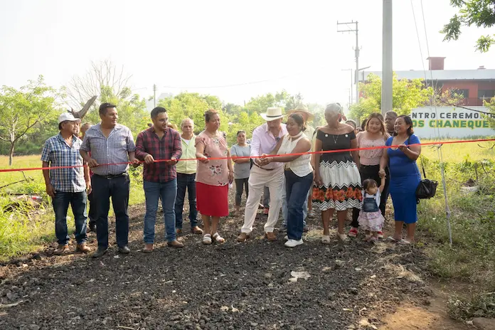 La Providencia en Catemaco avanza con nueva Red de Electrificación