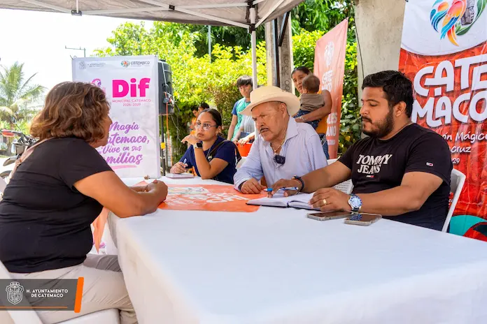“Miércoles Ciudadano” acerca atención y soluciones a vecinos de Los Prados, en Catemaco