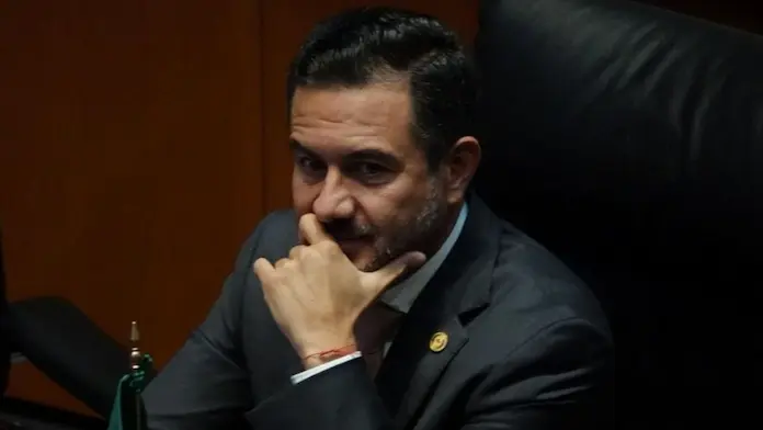 Adjudica Yunes Márquez contratos por 26 millones de pesos a empresa de la novia de su hermano