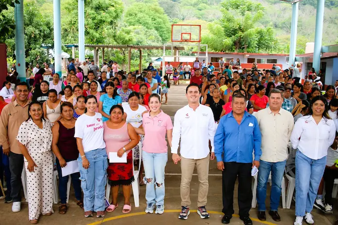 DIF Municipal de San Andrés Tuxtla se suma al Enchulamiento de Colonias en Cebadilla Grande