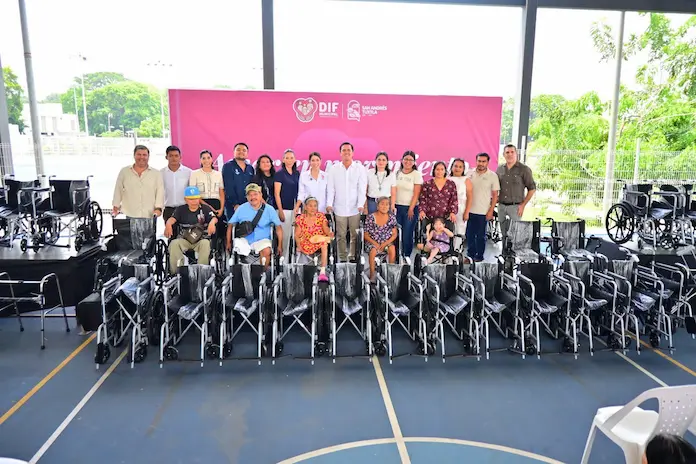 Realizan segunda entrega del programa «Amor en movimiento» en San Andrés Tuxtla