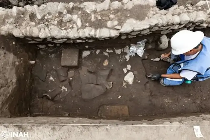 Descubren lápida de los Atlantes de Tula