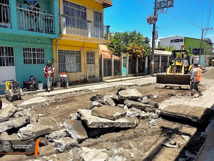 Continúan los trabajos de bacheo en diferentes sectores del municipio de Catemaco