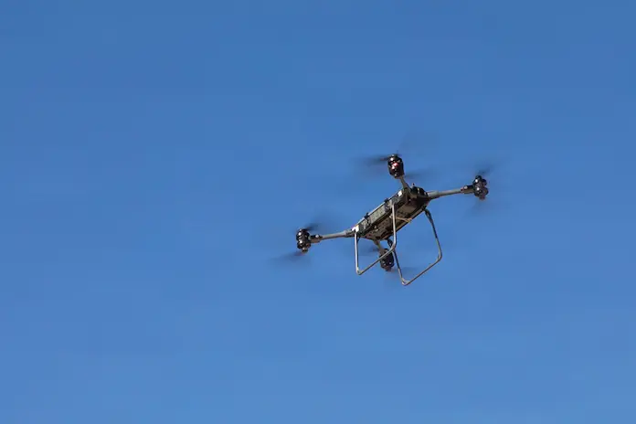 Ataque con drones en Sinaloa: Lanzan explosivos contra policías estatales y militares en Escuinapa