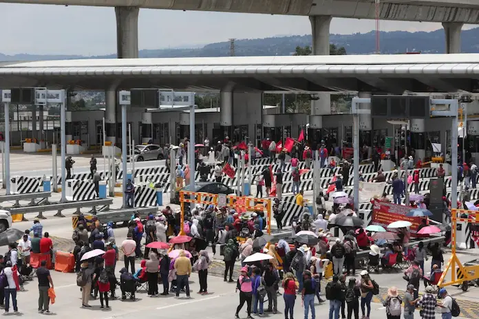 Logra CNTE mejores pensiones, pero quiere más, siguen protestas