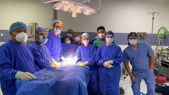 Realizan con éxito primer trasplante hepático pediátrico