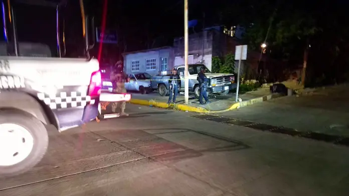 Ej3cutan a joven dentro de bar; intentó escapar, pero muri0 frente al establecimiento.