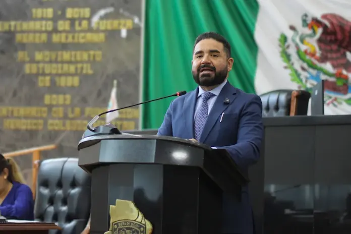 Presenta diputado denuncia contra registro de celulares